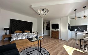 Hugo Apartment